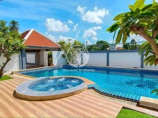 Villa en alquiler de 4 habitaciones en Bang Lamung, Chonburi