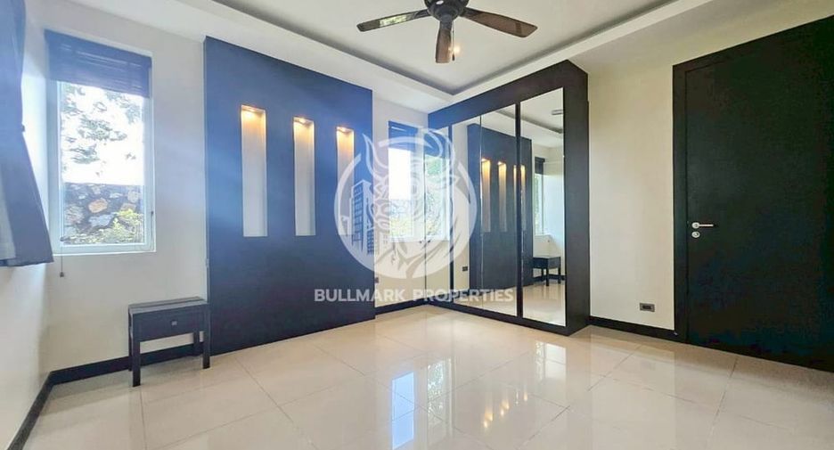 For rent 4 bedrooms villa in Bang Lamung, Chonburi