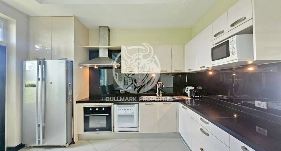 For rent 4 bedrooms villa in Bang Lamung, Chonburi