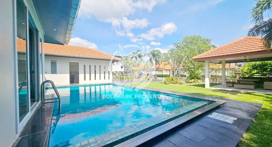 For rent 4 bedrooms villa in Bang Lamung, Chonburi