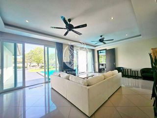 Villa en alquiler de 4 habitaciones en Bang Lamung, Chonburi