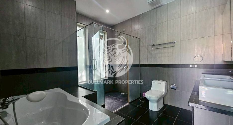 For rent 4 bedrooms villa in Bang Lamung, Chonburi