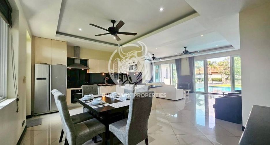 For rent 4 bedrooms villa in Bang Lamung, Chonburi