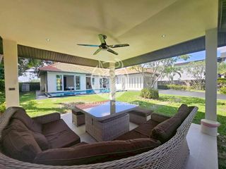 Villa en alquiler de 4 habitaciones en Bang Lamung, Chonburi