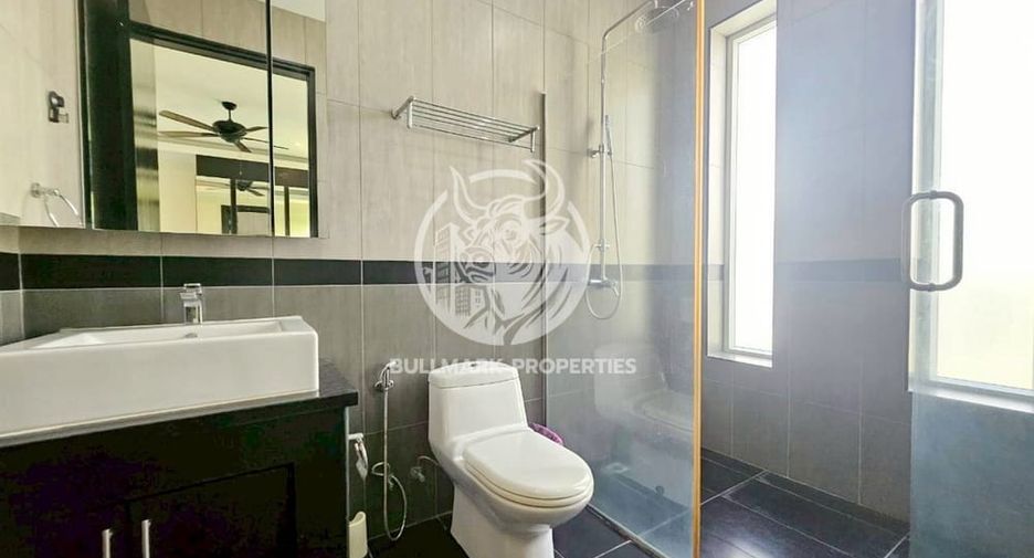 For rent 4 bedrooms villa in Bang Lamung, Chonburi