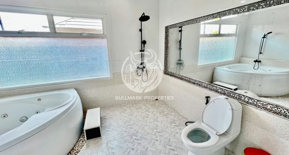 Casa en alquiler y en venta de 4 habitaciones en Bang Lamung, Chonburi