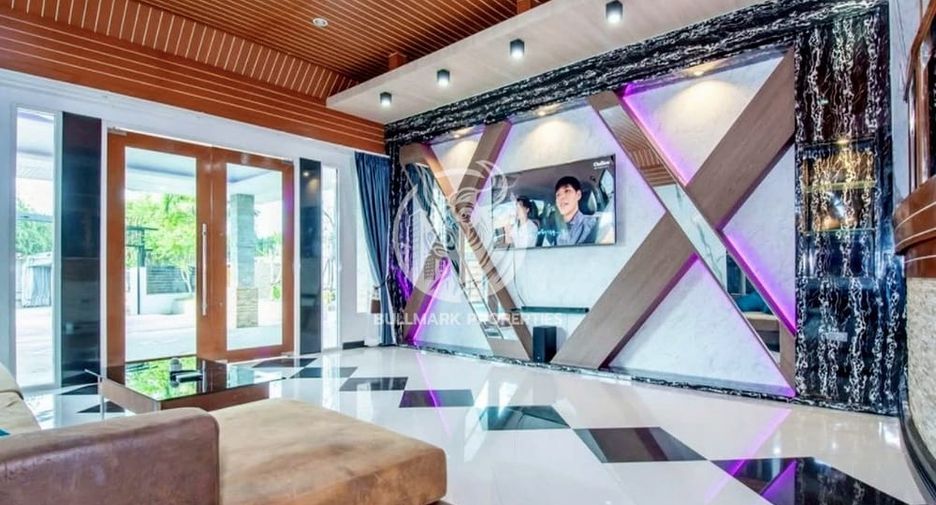 Casa en alquiler y en venta de 4 habitaciones en Bang Lamung, Chonburi
