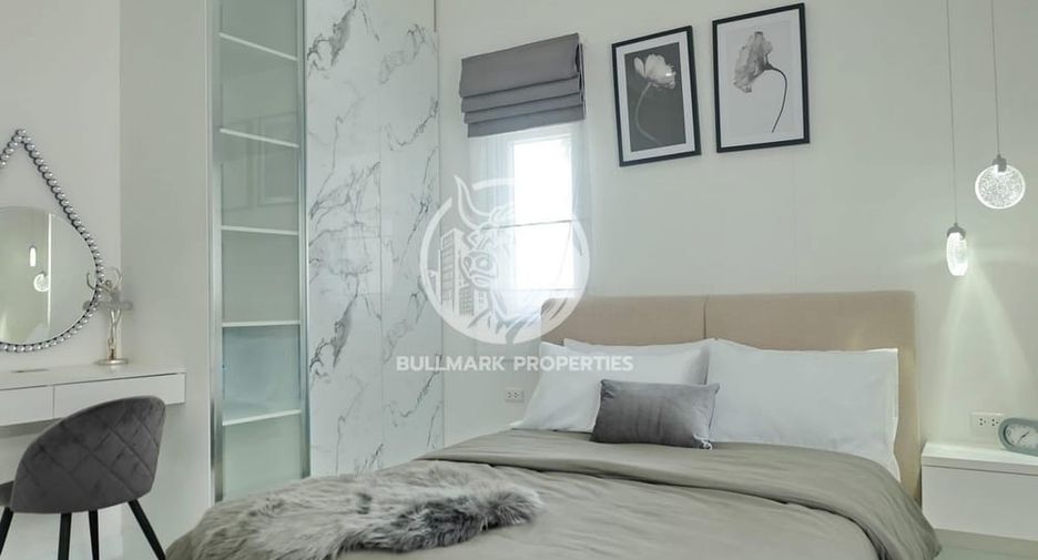 Villa en alquiler de 3 habitaciones en Bang Lamung, Chonburi