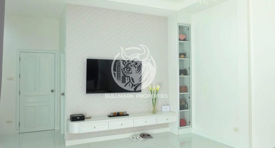 Villa en alquiler de 3 habitaciones en Bang Lamung, Chonburi