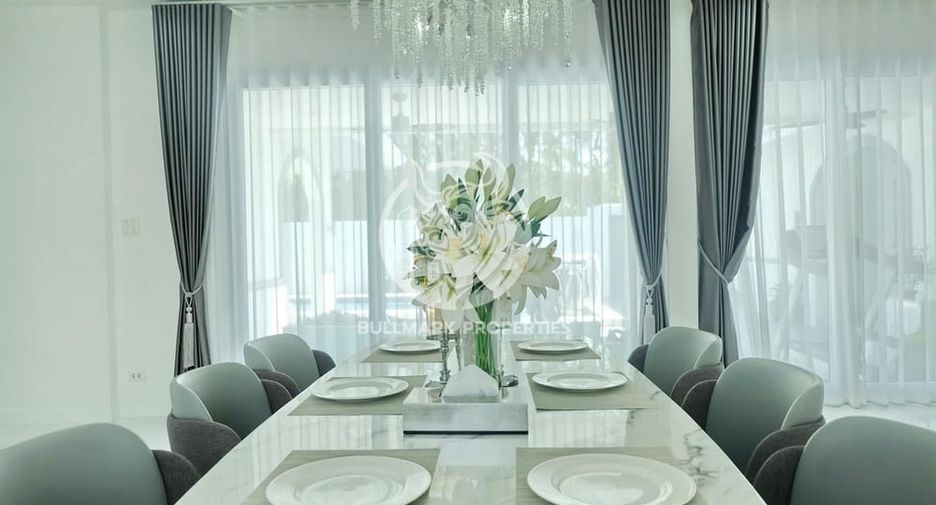 Villa en alquiler de 3 habitaciones en Bang Lamung, Chonburi