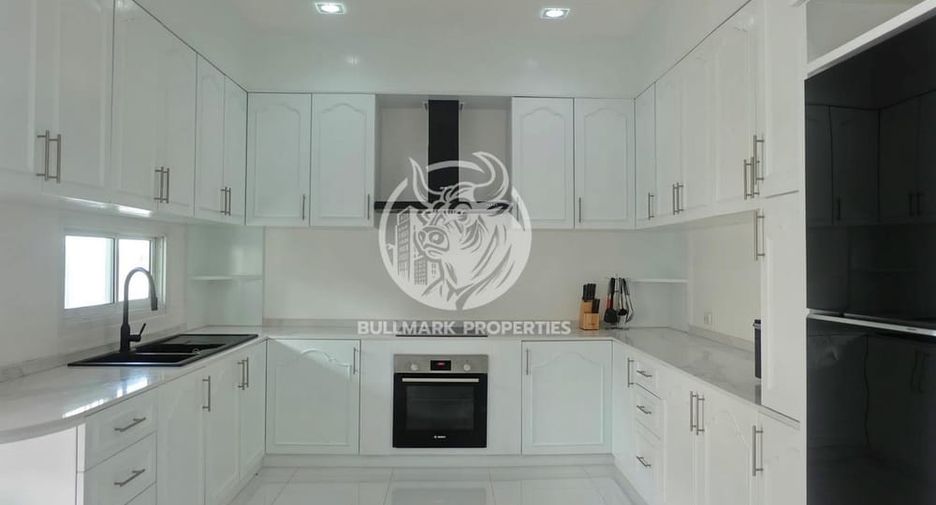 Villa en alquiler de 3 habitaciones en Bang Lamung, Chonburi