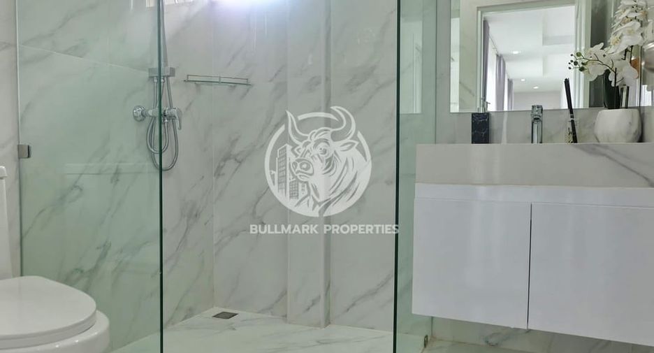 Villa en alquiler de 3 habitaciones en Bang Lamung, Chonburi