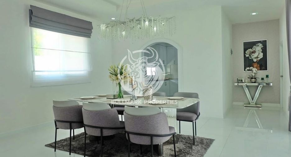 Villa en alquiler de 3 habitaciones en Bang Lamung, Chonburi