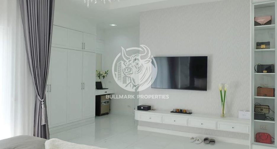 Villa en alquiler de 3 habitaciones en Bang Lamung, Chonburi