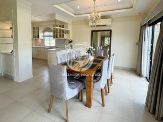 Villa en alquiler y en venta de 3 habitaciones en Bang Lamung, Chonburi
