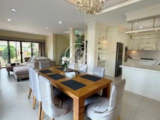 Villa en alquiler y en venta de 3 habitaciones en Bang Lamung, Chonburi