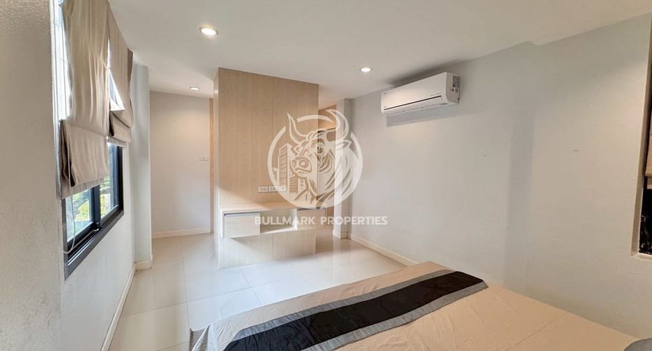 Haus zur Miete mit 3 Zimmer in Bang Lamung, Chonburi