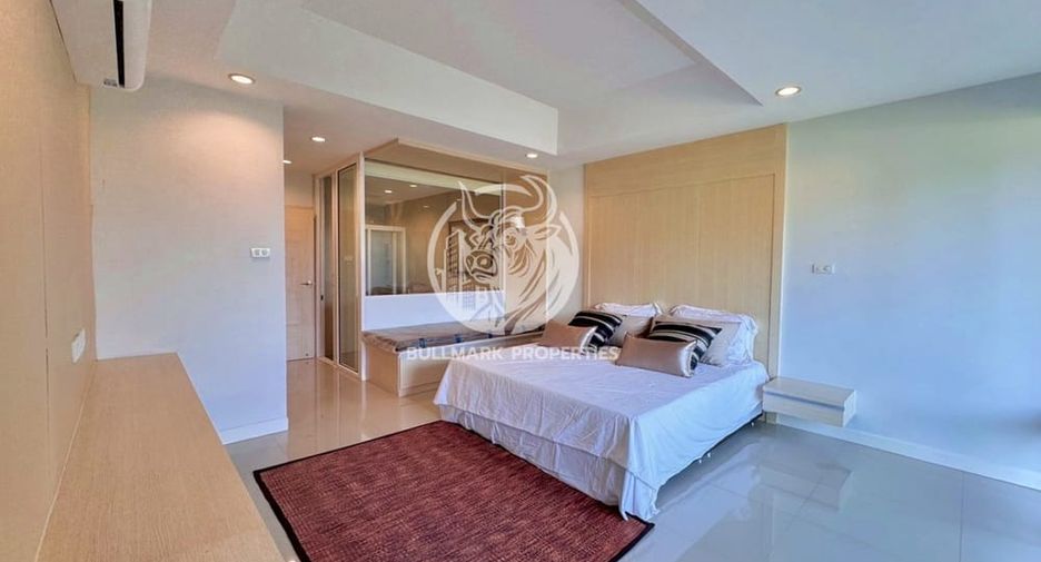 Casa en alquiler de 3 habitaciones en Bang Lamung, Chonburi