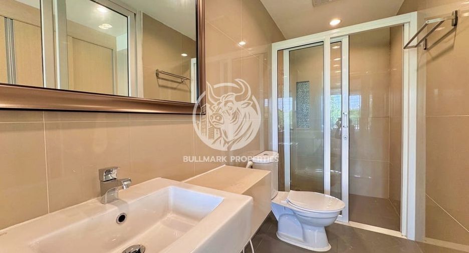 Casa en alquiler de 3 habitaciones en Bang Lamung, Chonburi