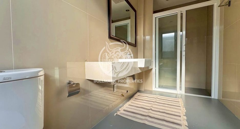 Casa en alquiler de 3 habitaciones en Bang Lamung, Chonburi