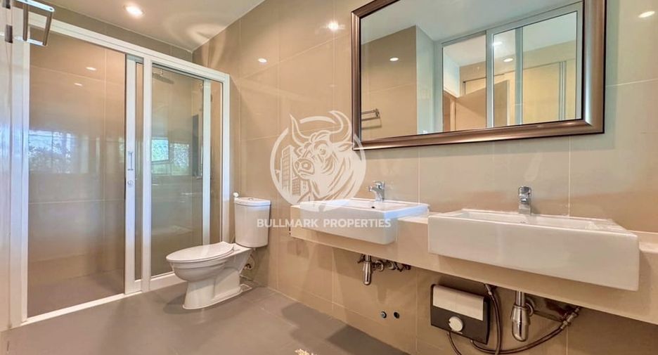 Casa en alquiler de 3 habitaciones en Bang Lamung, Chonburi