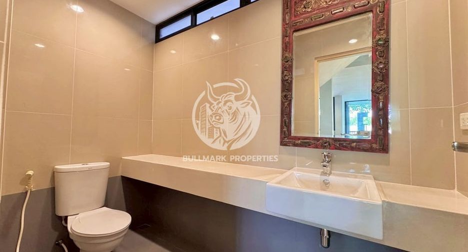Casa en alquiler de 3 habitaciones en Bang Lamung, Chonburi