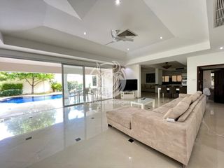 Villa en alquiler y en venta de 3 habitaciones en Bang Lamung, Chonburi