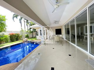 Villa en alquiler y en venta de 3 habitaciones en Bang Lamung, Chonburi
