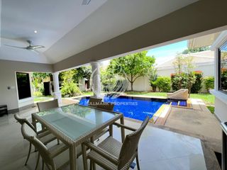 Villa en alquiler y en venta de 3 habitaciones en Bang Lamung, Chonburi