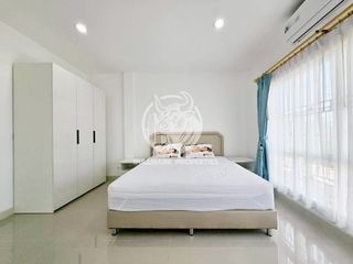 À louer 3 chambres maison à Bang Lamung, Chonburi