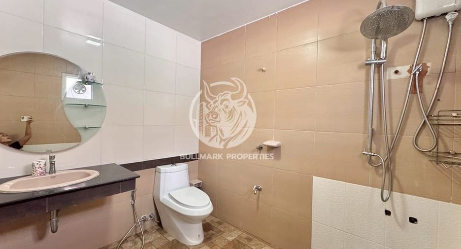 For rent 8 bedrooms villa in Bang Lamung, Chonburi