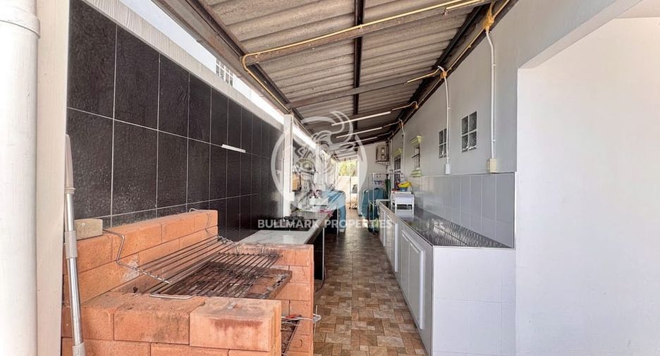 For rent 8 bedrooms villa in Bang Lamung, Chonburi