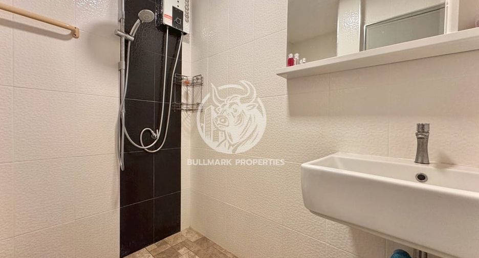 For rent 8 bedrooms villa in Bang Lamung, Chonburi
