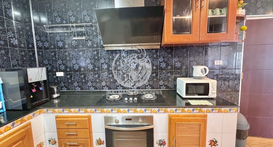 For rent 8 bedrooms villa in Bang Lamung, Chonburi
