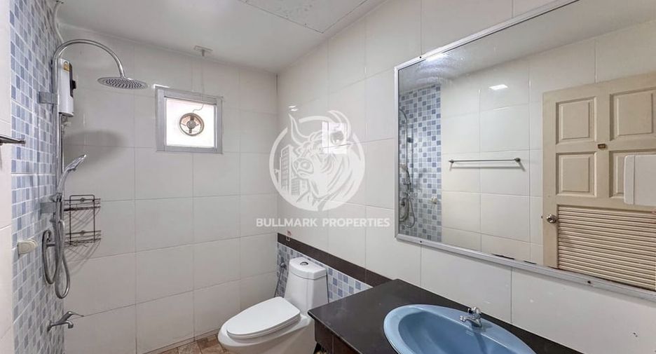 For rent 8 bedrooms villa in Bang Lamung, Chonburi