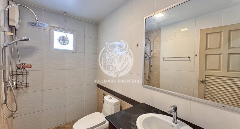 For rent 8 bedrooms villa in Bang Lamung, Chonburi