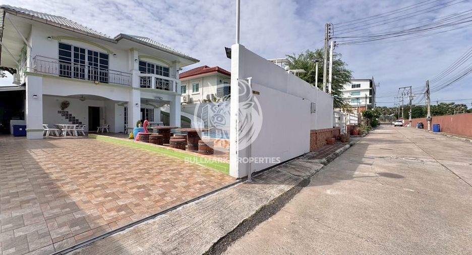 For rent 8 bedrooms villa in Bang Lamung, Chonburi