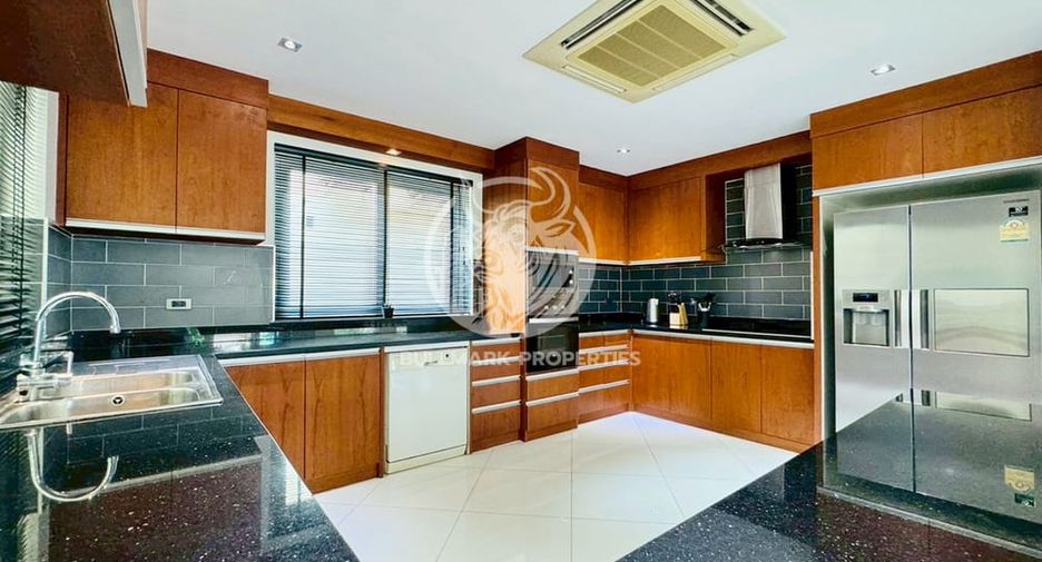For rent 4 bedrooms house in Bang Lamung, Chonburi