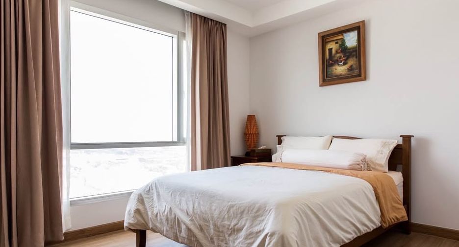 For rent 2 bedrooms condo in Watthana, Bangkok