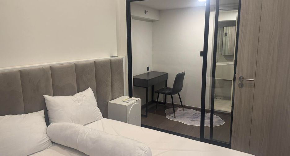 For rent 2 bedrooms condo in Bang Rak, Bangkok