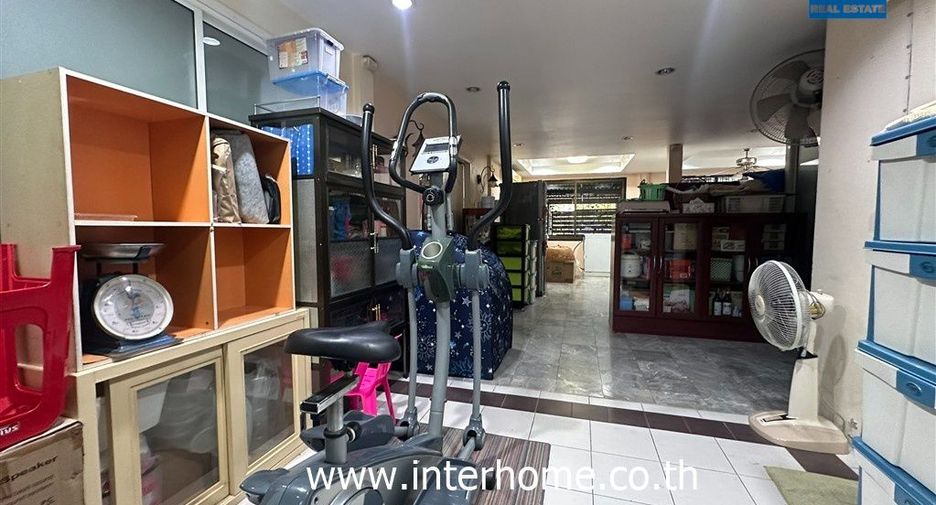 Reihenhaus zum Kauf mit 2 Zimmer in Khan Na Yao, Bangkok