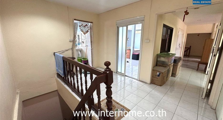 Reihenhaus zum Kauf mit 2 Zimmer in Khan Na Yao, Bangkok