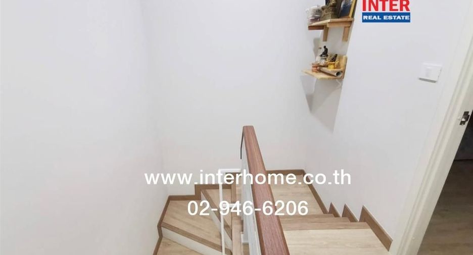 Продажа 4 спальни таунхаус в Sai Noi, Нонтабури