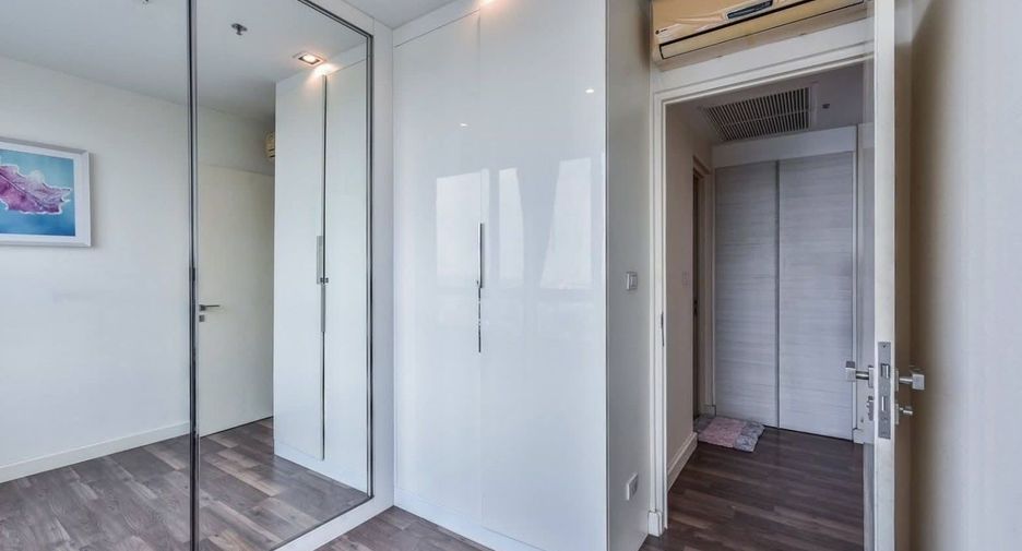 For rent 2 bedrooms condo in Thon Buri, Bangkok