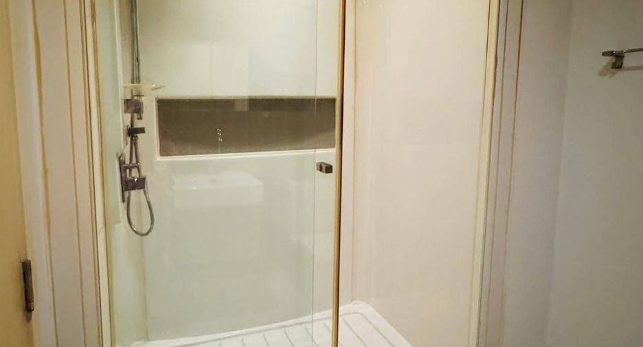 For rent 2 bedrooms condo in Thon Buri, Bangkok