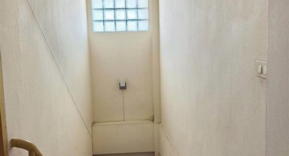 For sale 4 bedrooms retail Space in Khlong Sam Wa, Bangkok