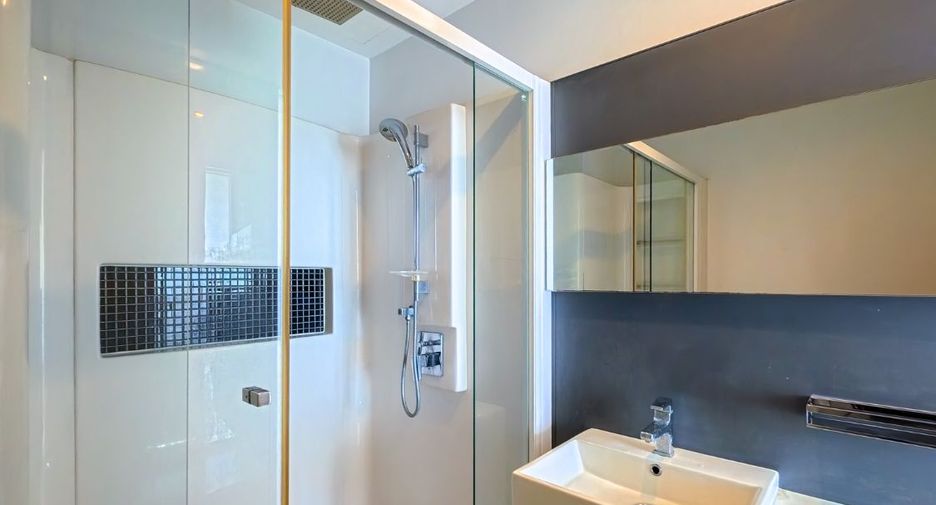 For sale 1 bed condo in Phra Khanong, Bangkok