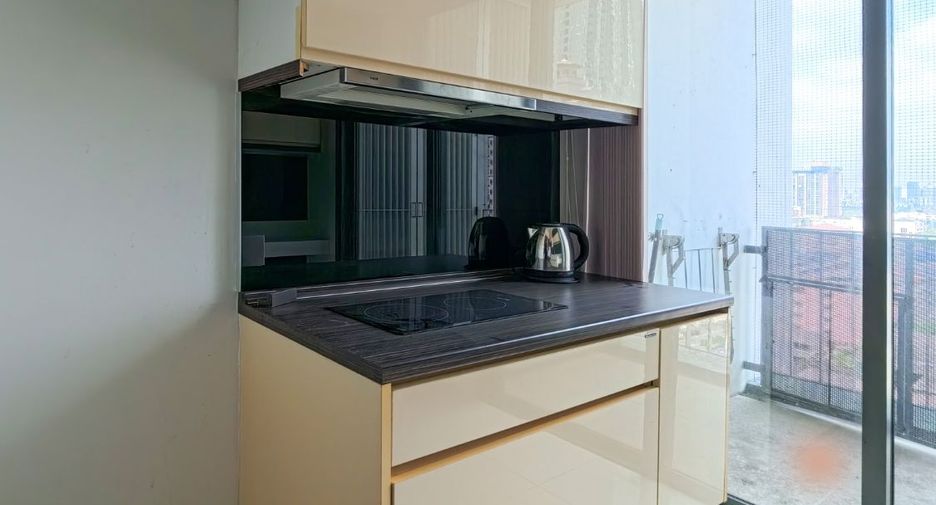 For sale 1 bed condo in Phra Khanong, Bangkok