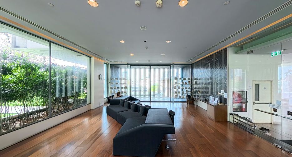 For sale 1 bed condo in Phra Khanong, Bangkok