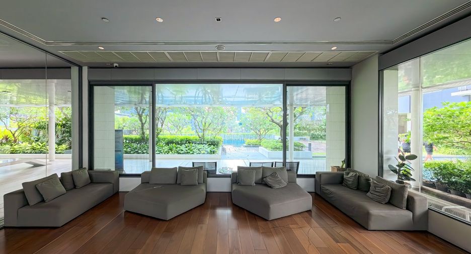 For sale 1 bed condo in Phra Khanong, Bangkok
